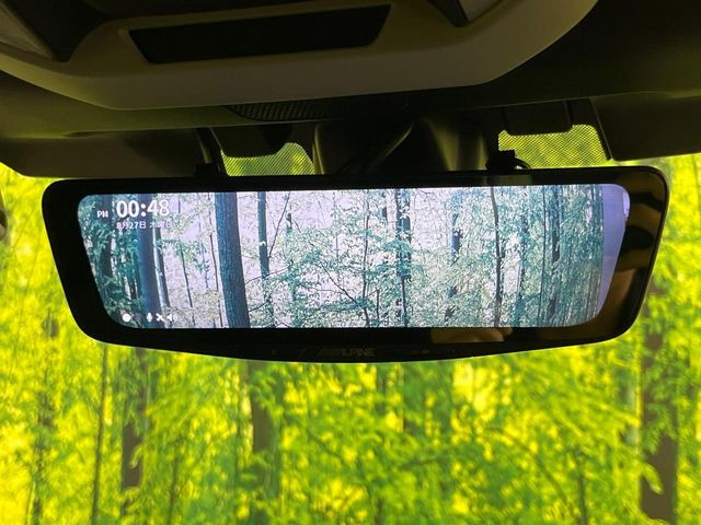 【スマートリヤビューミラー】後席の大きな荷物や同乗者で後方が確認しづらい時でも安心!カメラが撮影した車両後方の映像をルームミラー内に表示。クリアな視界で状況の確認が可能です!