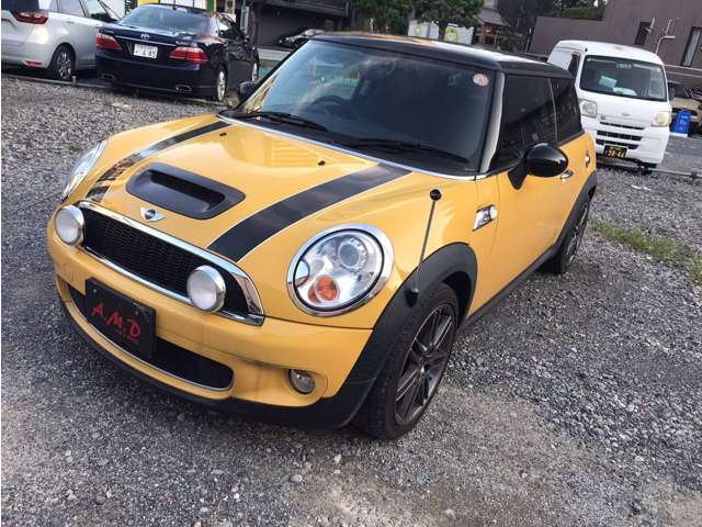 MINI�N�[�p�[S�̍��ΑO����̊O�ςł��B���I�ȃf�U�C���Ǝԗ���Ԃ����m�F���������B�ʐ^16/51�B