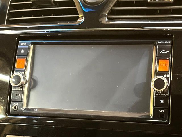 【純正ナビ】人気の純正ナビを装備。オーディオ機能も充実しており、Bluetooth接続すればお持ちのスマホやMP3プレイヤーの音楽を再生可能!毎日の運転がさらに楽しくなります!!