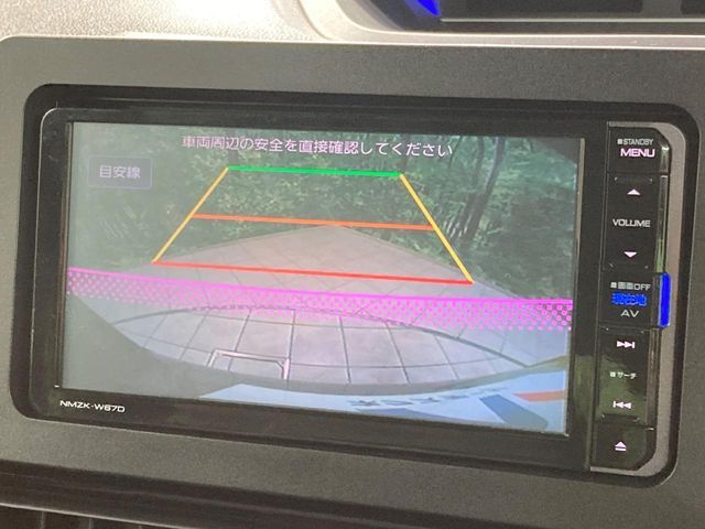 【バックカメラ】駐車時に後方がリアルタイム映像で確認できます。大型商業施設や立体駐車場での駐車時や、夜間のバック時に大活躍!運転スキルに関わらず、今や必須となった装備のひとつです!