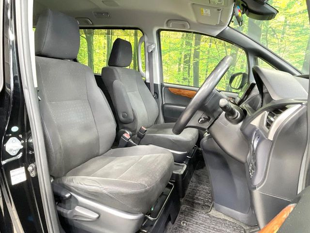 運転席シート廻りは使用感も少なく、良好な状態となっています。丁寧に使われていたことがよくわかりますね。