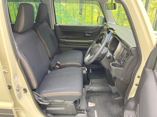 運転席シート廻りは使用感も少なく、良好な状態となっています。丁寧に使われていたことがよくわかりますね。