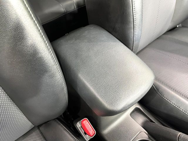 【アームレスト】運転中の身体の負担を軽減してくれるアームレストを装備♪