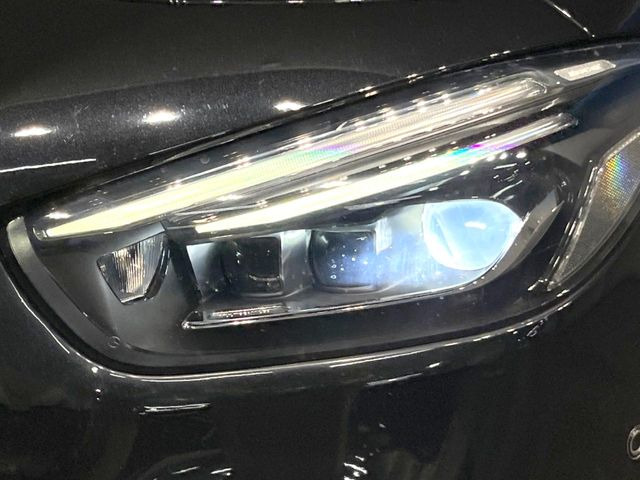 ●LEDヘッドライト:夜間走行時も良好な視界を確保し安心して運転できる高輝度LEDヘッドライトを装備!点灯速度が早く、消費電力も抑えられています。