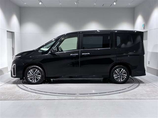 セレナ1.4 e-POWER ハイウェイスターV ステップタイプ