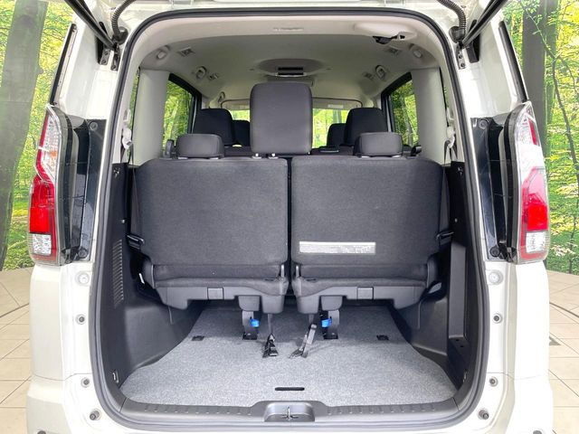 普段のお買い物や通勤、送迎等に十分な荷室スペースを確保しております。セカンドシートを倒すと、大きな荷物の積載も可能です♪