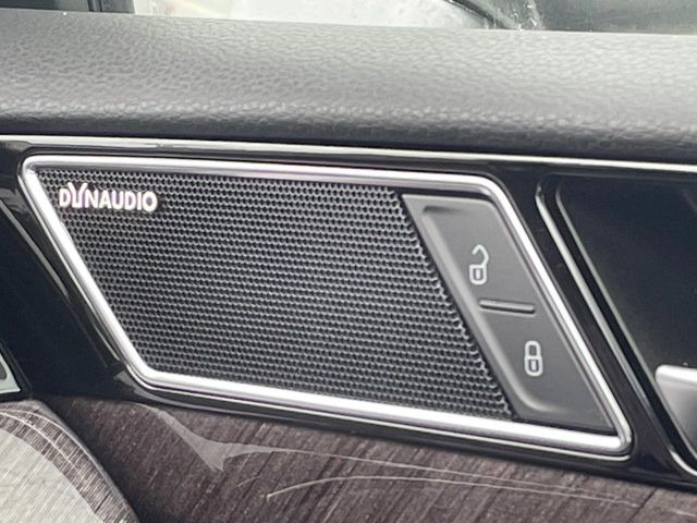 ��DYNAUDIO�T���E���h�V�X�e��:���f�����ɍœK�Ȓ������{���ꂽ�A�l�C�̃T�E���h�V�X�e���ł��B�ʏ�̃X�s�[�J�[�Ɣ�r���Ă����̍L���肪�������܂��B���񂲗��X�̏ゲ�̊����������B