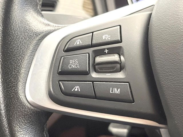 ●レーダークルーズコントロール:前の車との車間距離を一定にとりつつ、一定速度で自動走行してくれる次世代のクルーズコントロール!主に高速道路や自動車専用道路で使用する便利な機能です!