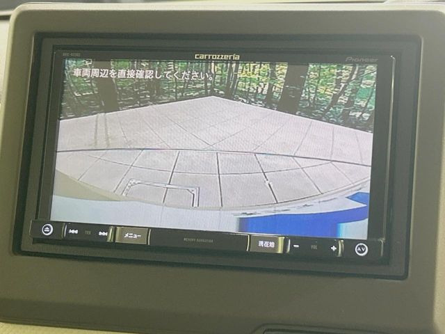 【バックカメラ】駐車時に後方がリアルタイム映像で確認できます。大型商業施設や立体駐車場での駐車時や、夜間のバック時に大活躍!運転スキルに関わらず、今や必須となった装備のひとつです!