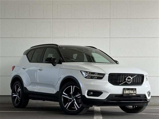 XC40B4 AWD Rデザイン 4WD