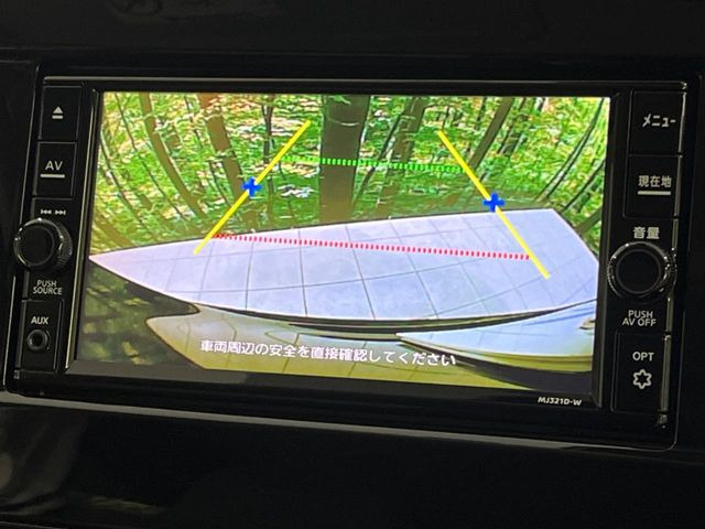 【バックカメラ】駐車時に後方がリアルタイム映像で確認できます。大型商業施設や立体駐車場での駐車時や、夜間のバック時に大活躍!運転スキルに関わらず、今や必須となった装備のひとつです!