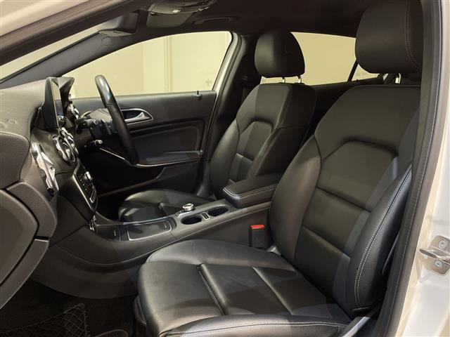 GLAクラスGLA220 4マチック 4WD