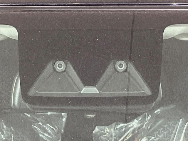 【スマートアシスト】走行中に前方の車両等を認識し、衝突しそうな時は警報とブレーキで衝突回避と被害軽減をアシスト。より安全にドライブをお楽しみいただけます。