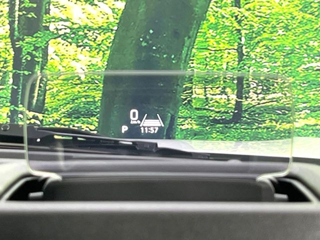 【ヘッドアップディスプレイ】現在の速度や走行情報をデジタル表示で運転席前方のガラスに投影!運転中、目線をずらさず必要な情報を確認できるのでとっても便利で安心!