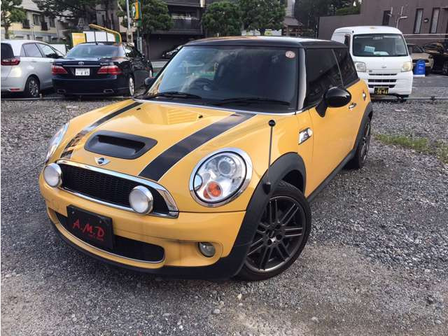 MINI�N�[�p�[S�̍��ΑO����̊O�ςł��B���I�ȃf�U�C���Ǝԗ���Ԃ����m�F���������B�ʐ^11/51�B