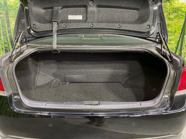 ラゲッジルームは、大容量のスペースを確保。普段のお買い物からレジャーまで、幅広く活躍してくれます!また、リアシートを倒すことでバリエーション豊かにお使いいただけます。