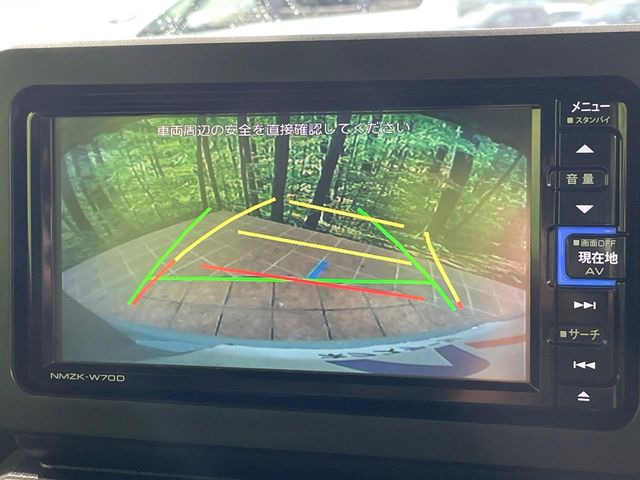 【バックカメラ】駐車時に後方がリアルタイム映像で確認できます。大型商業施設や立体駐車場での駐車時や、夜間のバック時に大活躍!運転スキルに関わらず、今や必須となった装備のひとつです!