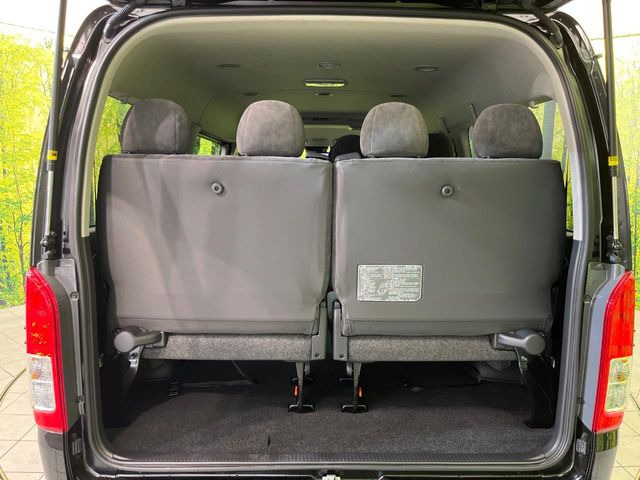 普段のお買い物や通勤、送迎等に十分な荷室スペースを確保しております。セカンドシートを倒すと、大きな荷物の積載も可能です♪