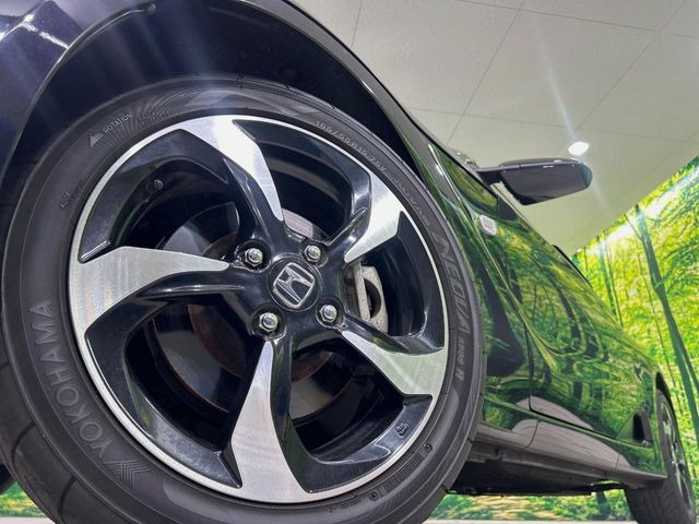 �y����15�C���`�A���~�z�C�[���z�O�ςɃ}�b�`���������A���~�z�C�[���𑕒����Ă���܂��B�e��ЊO�A���~�z�C�[����A�X�^�b�h���X�^�C�����戵�����Ă���܂��B���񂲑��k����������