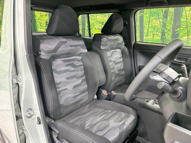 運転席シート廻りは使用感も少なく、良好な状態となっています。丁寧に使われていたことがよくわかりますね。