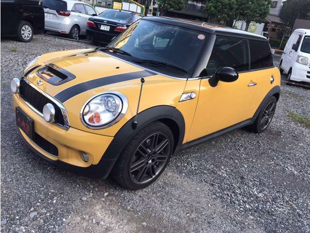 MINI�N�[�p�[S�̍��ΑO����̊O�ςł��B���I�ȃf�U�C���Ǝԗ���Ԃ����m�F���������B�ʐ^17/51�B