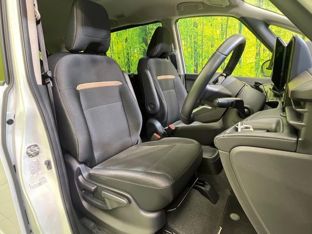 運転席シート廻りは使用感も少なく、良好な状態となっています。丁寧に使われていたことがよくわかりますね。