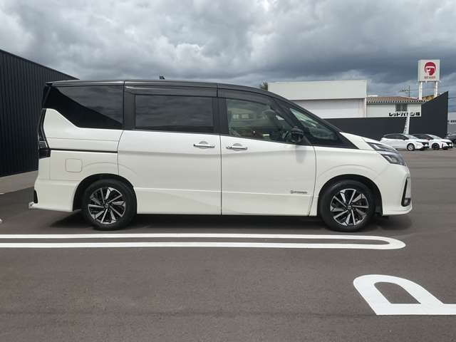 セレナ1.2 e-POWER ハイウェイスターV