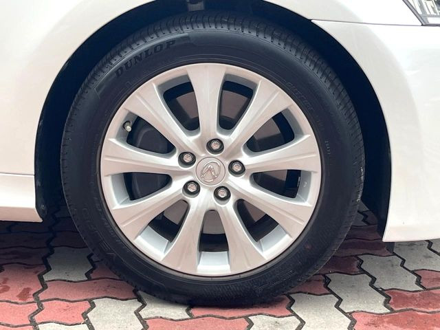 �y����17�C���`�A���~�z�C�[���z�O�ςɃ}�b�`���������A���~�z�C�[���𑕒����Ă���܂��B�e��ЊO�A���~�z�C�[����A�X�^�b�h���X�^�C�����戵�����Ă���܂��B���񂲑��k����������