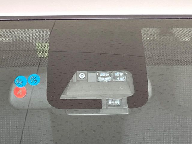 【トヨタセーフティセンス】走行中に前方の車両等を認識し、衝突しそうな時は警報とブレーキで衝突回避と被害軽減をアシスト。より安全にドライブをお楽しみいただけます。
