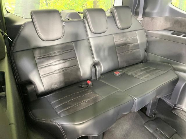 3列目シートはもちろん状態良好☆大人でもゆったりと座って頂けますので、大人数でのお出かけもラクラクです♪ご家族で、気の知れた仲間で、ドライブに行くのが楽しみですね♪