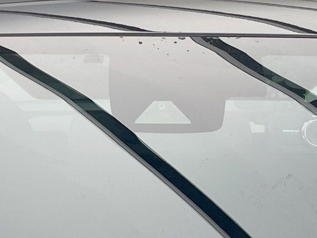 【トヨタセーフティセンス】走行中に前方の車両等を認識し、衝突しそうな時は警報とブレーキで衝突回避と被害軽減をアシスト。より安全にドライブをお楽しみいただけます。