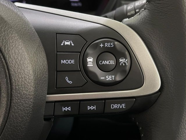 【レーダークルーズコントロール】高速道路での長距離走行が楽に!!自動で速度を保つクルーズコントロールが、衝突軽減システムと連携し、前方の車両を感知して車間を保つように速度調節してくれます!!