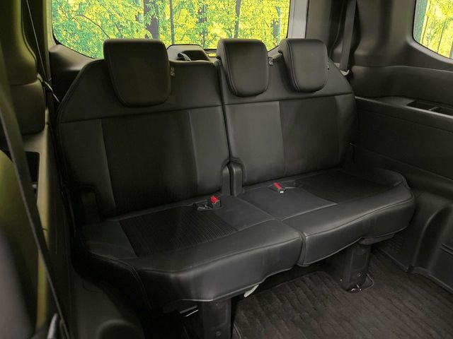 3列目シートはもちろん状態良好☆大人でもゆったりと座って頂けますので、大人数でのお出かけもラクラクです♪ご家族で、気の知れた仲間で、ドライブに行くのが楽しみですね♪