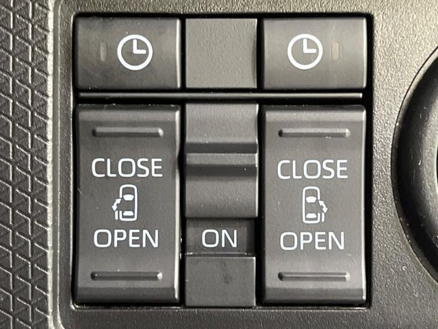 【両側パワースライドドア】スマートキーや運転席のスイッチで後席両側スライドドアの開閉が可能♪電動だから力を入れてドアを開ける必要が無く、小さなお子様でも簡単に開け閉めでき快適です♪