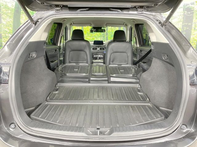 後席を格納すると、これだけの広さが!シーンに合わせたシートアレンジで、大きな荷物も積むことが出来ます♪