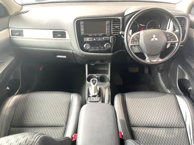 アウトランダーPHEV2.0 G ナビパッケージ 4WD