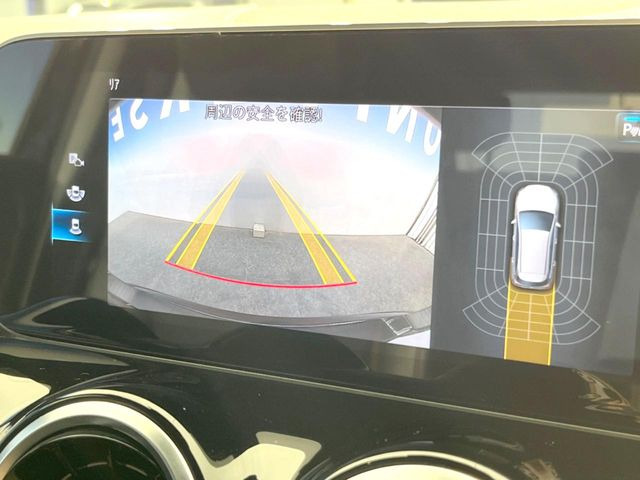 ●ガイドライン付きバックカメラ:不安な駐車もこれで安心!ガイドライン付きなので狭い箇所での駐車もラクラクです!