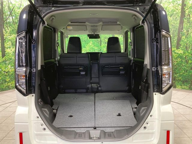 普段のお買い物や通勤、送迎等に十分な荷室スペースを確保しております。セカンドシートを倒すと、大きな荷物の積載も可能です♪