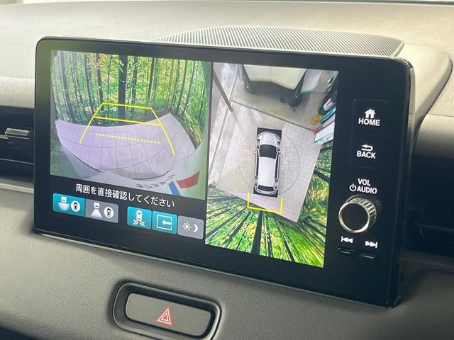 【マルチビューカメラシステム】専用のカメラにより、上から見下ろしたような視点で360度クルマの周囲を確認することができます☆死角部分も確認しやすく、狭い場所での切り返しや駐車もスムーズに行えます。