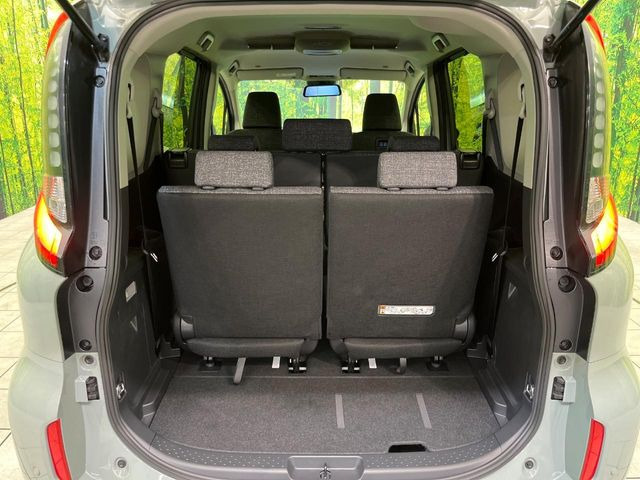 普段のお買い物や通勤、送迎等に十分な荷室スペースを確保しております。セカンドシートを倒すと、大きな荷物の積載も可能です♪