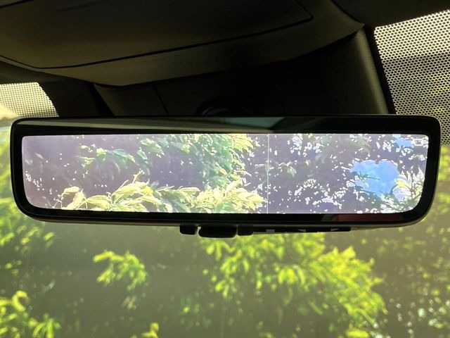 【デジタルインナーミラー】後席の大きな荷物や同乗者で後方が確認しづらい時でも安心!カメラが撮影した車両後方の映像をルームミラー内に表示。クリアな視界で状況の確認が可能です!
