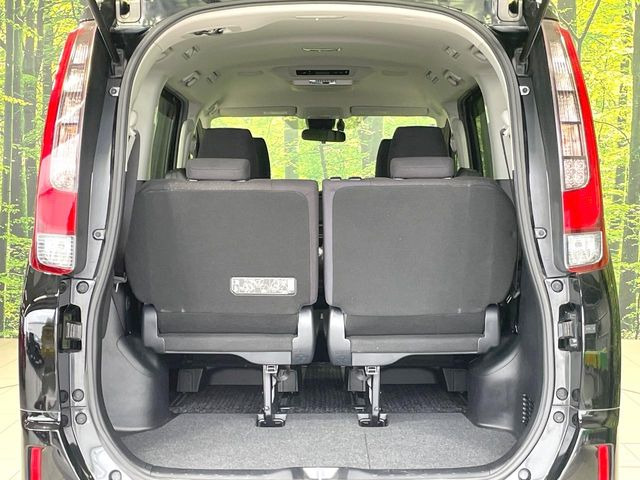 普段のお買い物や通勤、送迎等に十分な荷室スペースを確保しております。セカンドシートを倒すと、大きな荷物の積載も可能です♪