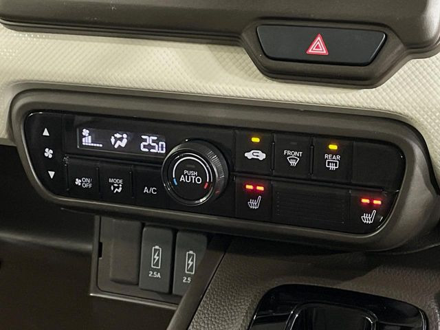 【シートヒーター】寒い日に重宝するシートヒーター!エアコンより早く温まってくれるので寒がりの人も安心ですね♪エアコンの温風は乾燥するから苦手、という方にもをおすすめです。
