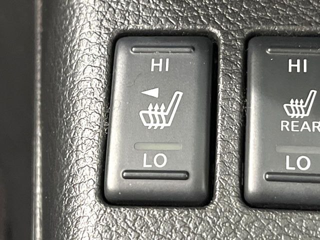 【シートヒーター】寒い日に重宝するシートヒーター!エアコンより早く温まってくれるので寒がりの人も安心ですね♪エアコンの温風は乾燥するから苦手、という方にもをおすすめです。