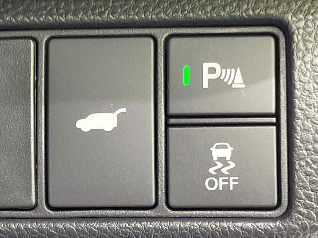 【パワーバックドア】スマートキーや運転席のボタンを押すだけでリアゲートが自動で開閉します!荷物を持っている時や、高い位置にあるバックドアを閉める際に便利な機能です♪