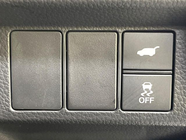 【パワーバックドア】スマートキーや運転席のボタンを押すだけでリアゲートが自動で開閉します!荷物を持っている時や、高い位置にあるバックドアを閉める際に便利な機能です♪