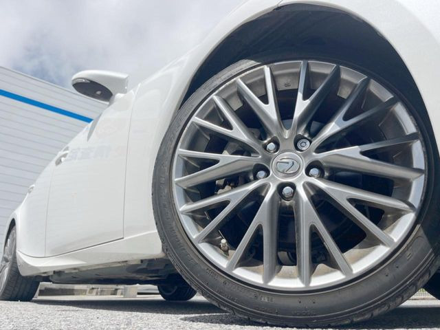 �y�����A���~�z�C�[���z�O�ςɃ}�b�`���������A���~�z�C�[���𑕒����Ă���܂��B�e��ЊO�A���~�z�C�[����A�X�^�b�h���X�^�C�����戵�����Ă���܂��B���񂲑��k����������