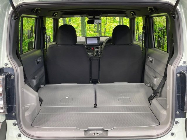後席を格納すると、これだけの広さが!シーンに合わせたシートアレンジで、大きな荷物も積むことが出来ます♪