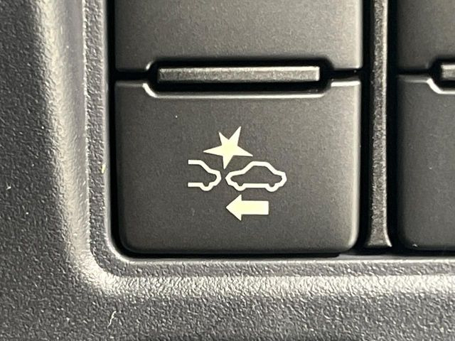 【トヨタセーフティセンス】走行中に前方の車両等を認識し、衝突しそうな時は警報とブレーキで衝突回避と被害軽減をアシスト。より安全にドライブをお楽しみいただけます。