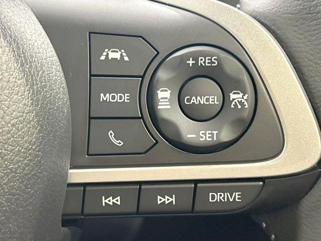 【アダプティブクルーズコントロール】高速道路での長距離走行が楽に!!自動で速度を保つクルーズコントロールが、衝突軽減システムと連携し、前方の車両を感知して車間を保つように速度調節してくれます!!